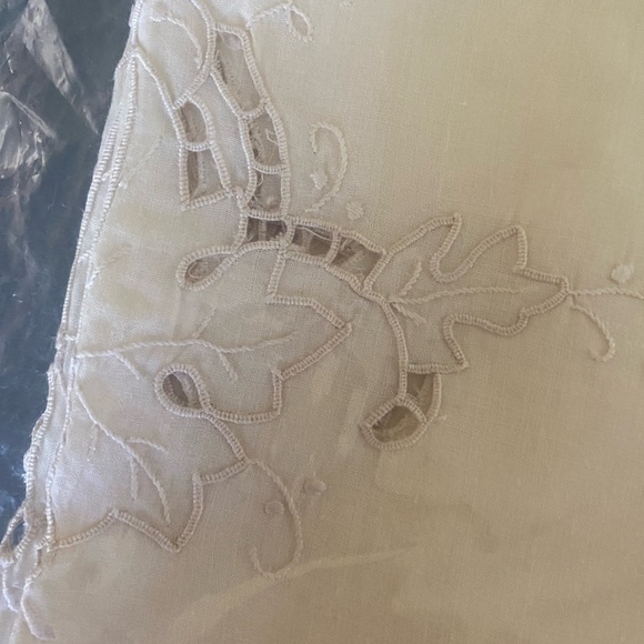 New 72” Round Table Cloth - Picture 3 of 6